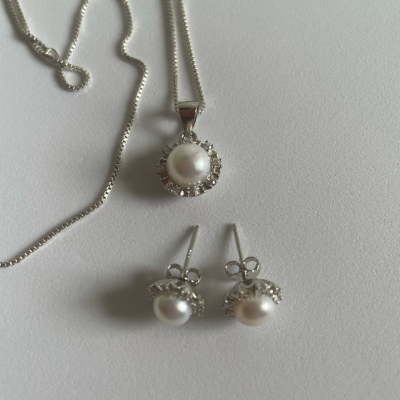 Sterling silver,fresh water pearl with CZ  set - Picture 6 of 9
